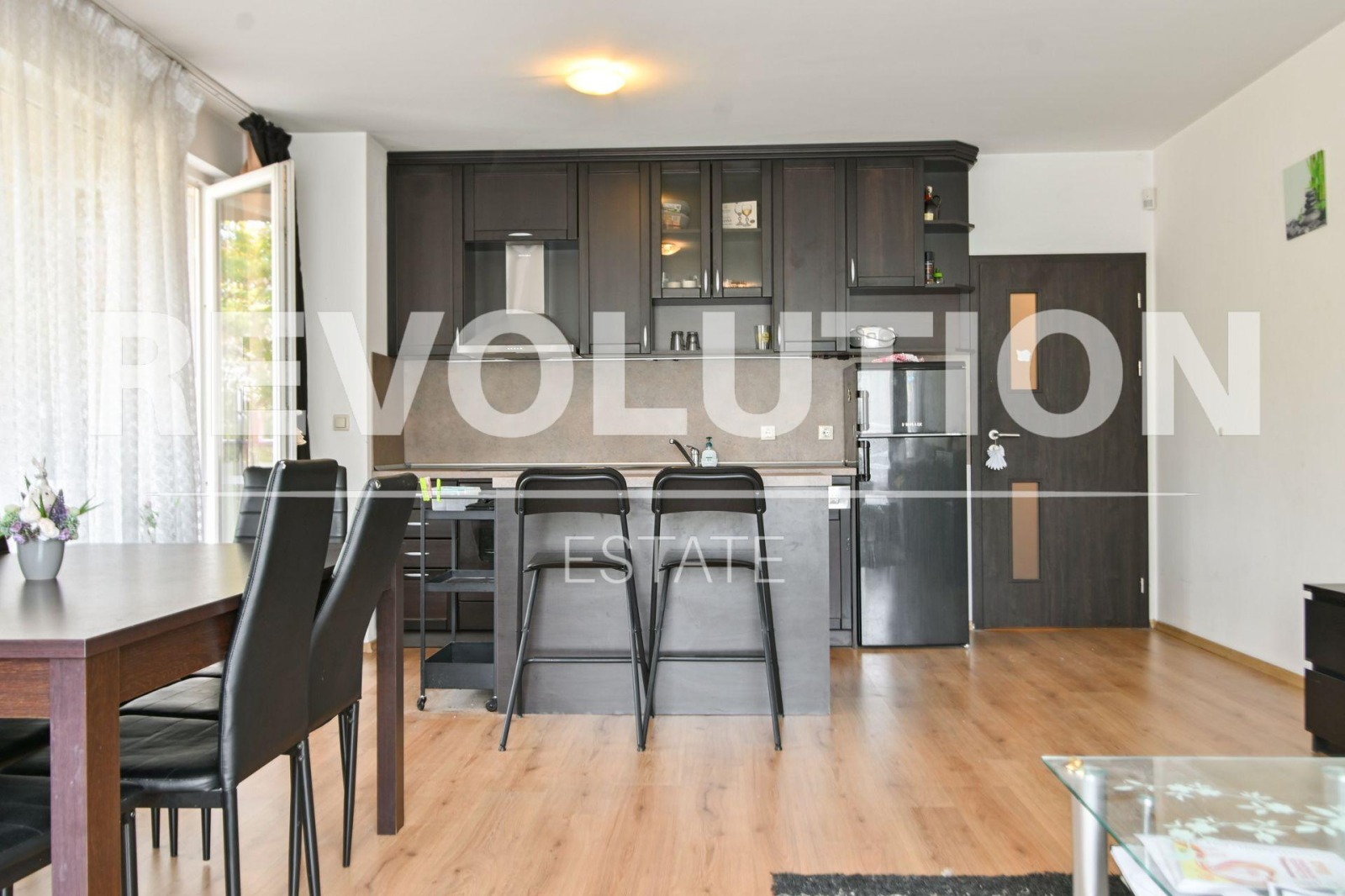 Дава под наем 4-СТАЕН, гр. София, Мусагеница, снимка 3 - Апартаменти - 53888080