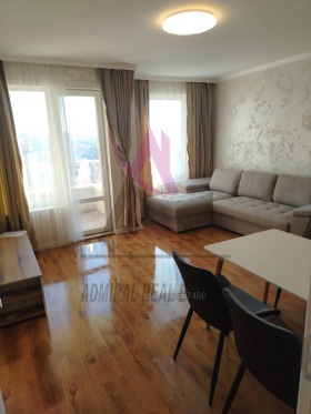 1 chambre Kolhozen pazar, Varna 1