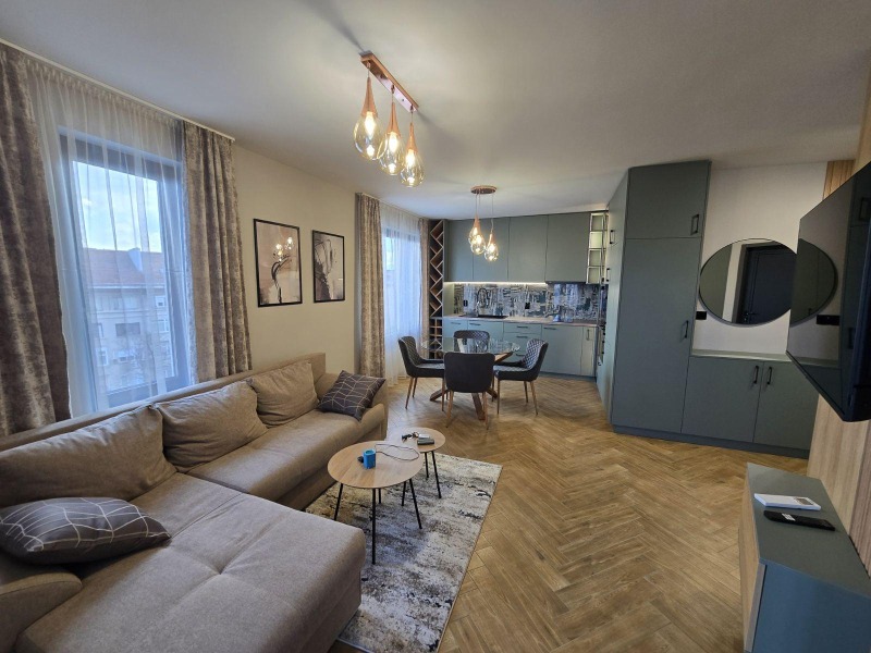 Para alugar  1 quarto Plovdiv , Karchiiaka , 65 m² | 78603832