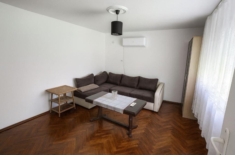 Дава под наем КЪЩА, гр. Варна, Бриз