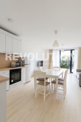 МНОГОСТАЕН, 180 m2