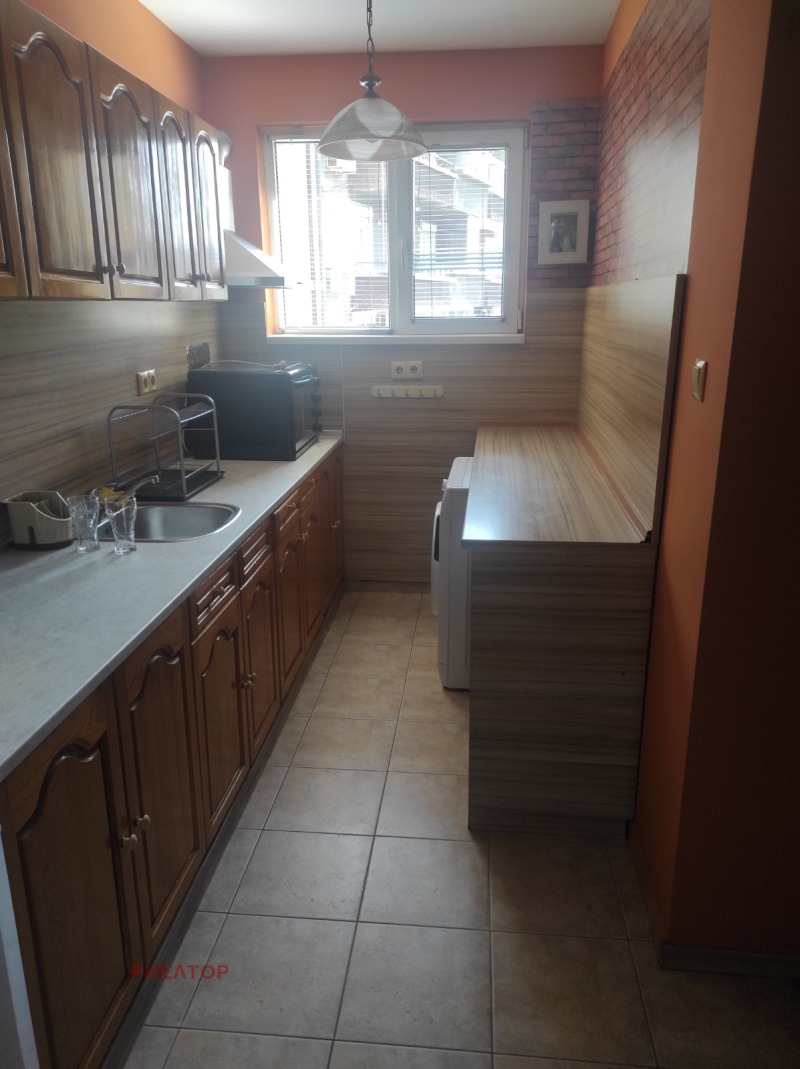 Zu vermieten  1 Schlafzimmer Plowdiw , Zentar , 70 qm | 45755014