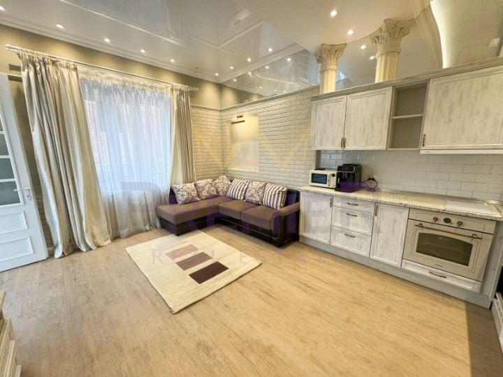 Дава под наем 3-СТАЕН, гр. Варна, Център, снимка 2 - Апартаменти - 54467500
