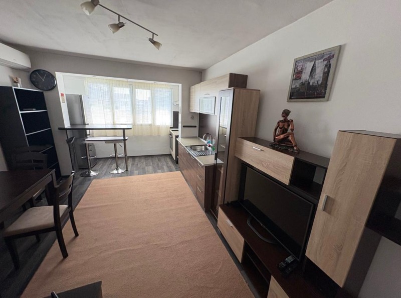 Дава под нем  2-стаен, град София, Връбница 1 •  425 EUR • ID 76935182 — holmes.bg - [1] 