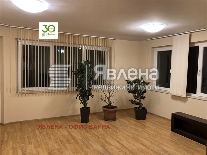 A louer  Bureau Varna , VINS-Tcherven plochtad , 94 m² | 69226151