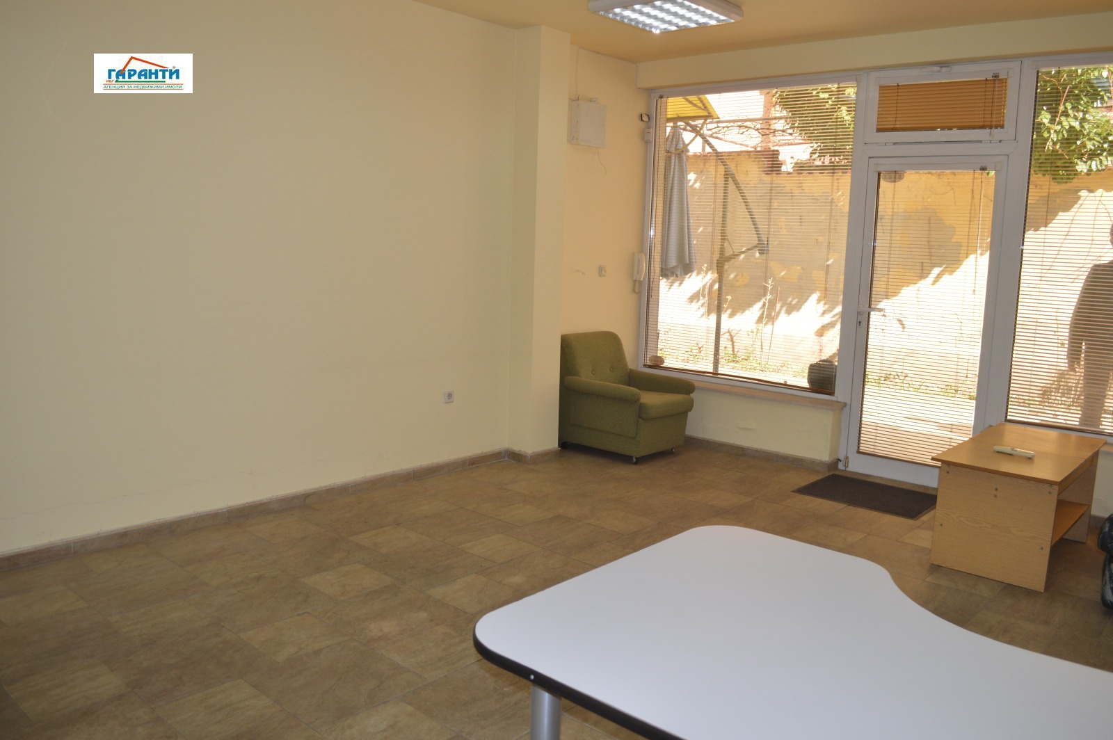 Дава под наем ОФИС, гр. Пловдив, Център, снимка 2 - Офиси - 54274420