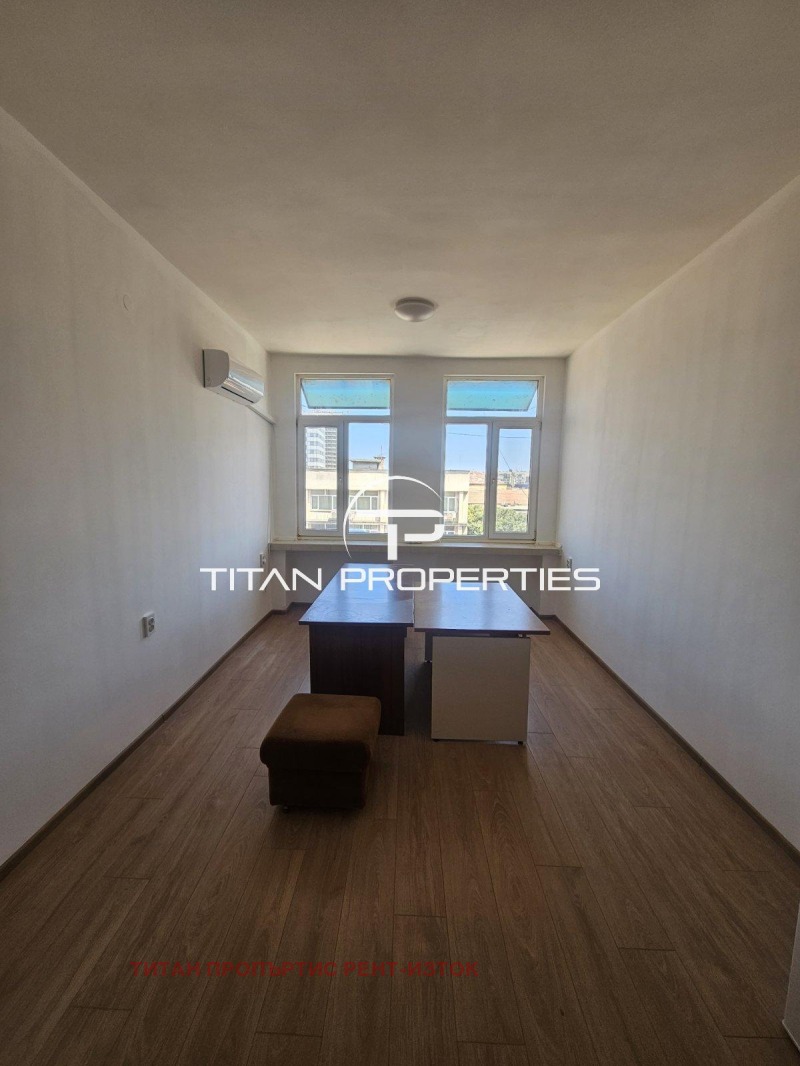 Kiadó  Hivatal Burgas , Vazrazsdane , 20 négyzetméter | 40751014