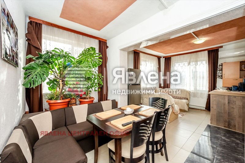 Дава под наем ЕТАЖ ОТ КЪЩА, гр. Перник, Църква