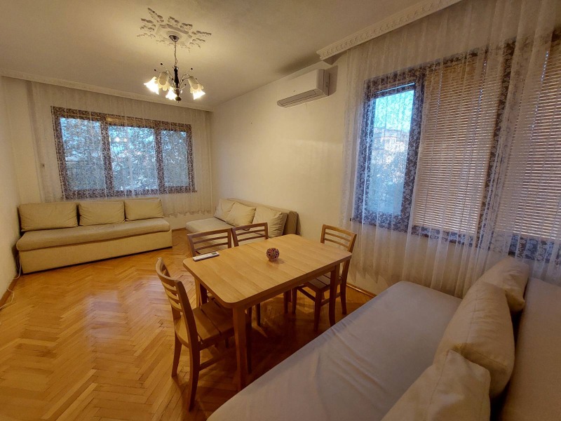 Kiadó  2 hálószobás Plovdiv , Centar , 82 négyzetméter | 52568059