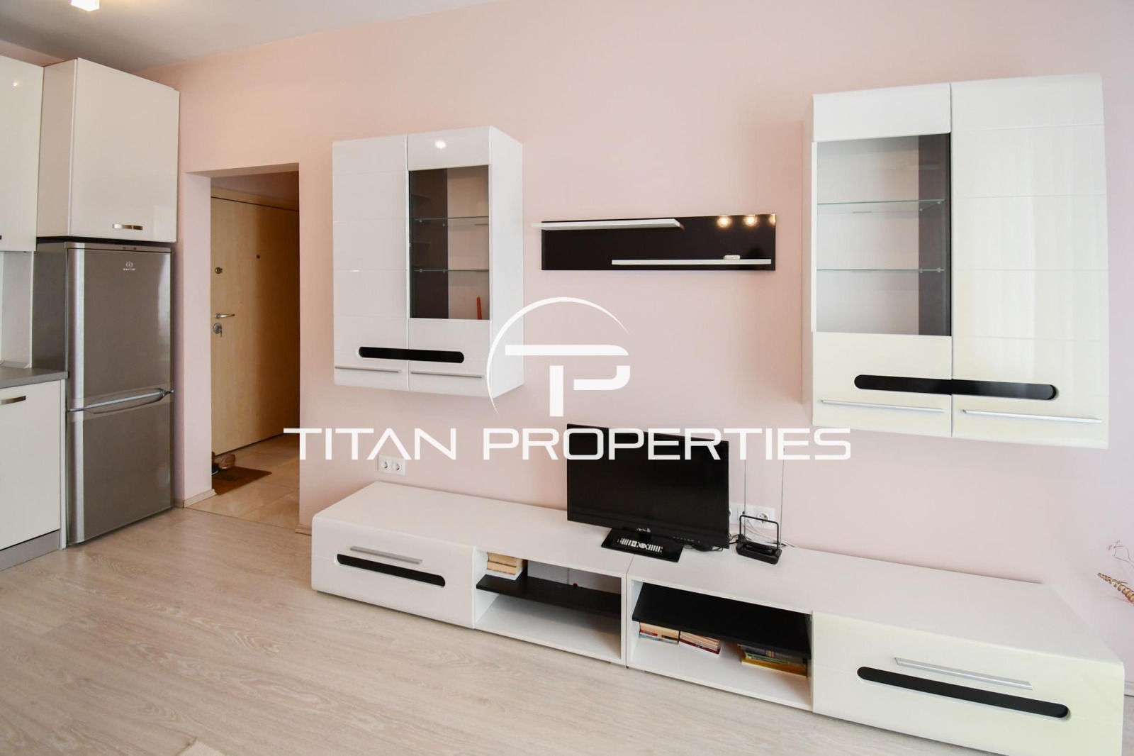 Дава под наем 2-СТАЕН, гр. София, Център, снимка 2 - Апартаменти - 54530777