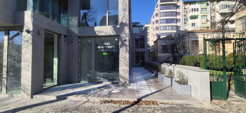 Дава под Наем ЗАВЕДЕНИЕ в град Варна, Център - 160 кв.м / 3 500 € » 6 845.41 лв., ФИЛВИК АД ЕИК 202515887