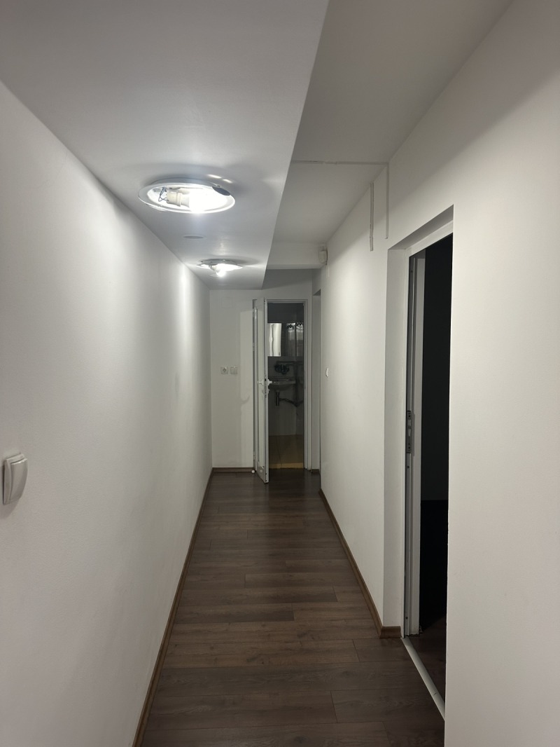 Te huur  Kantoor Sofia , Izgrev , 70 m² | 92991453 - afbeelding [5]