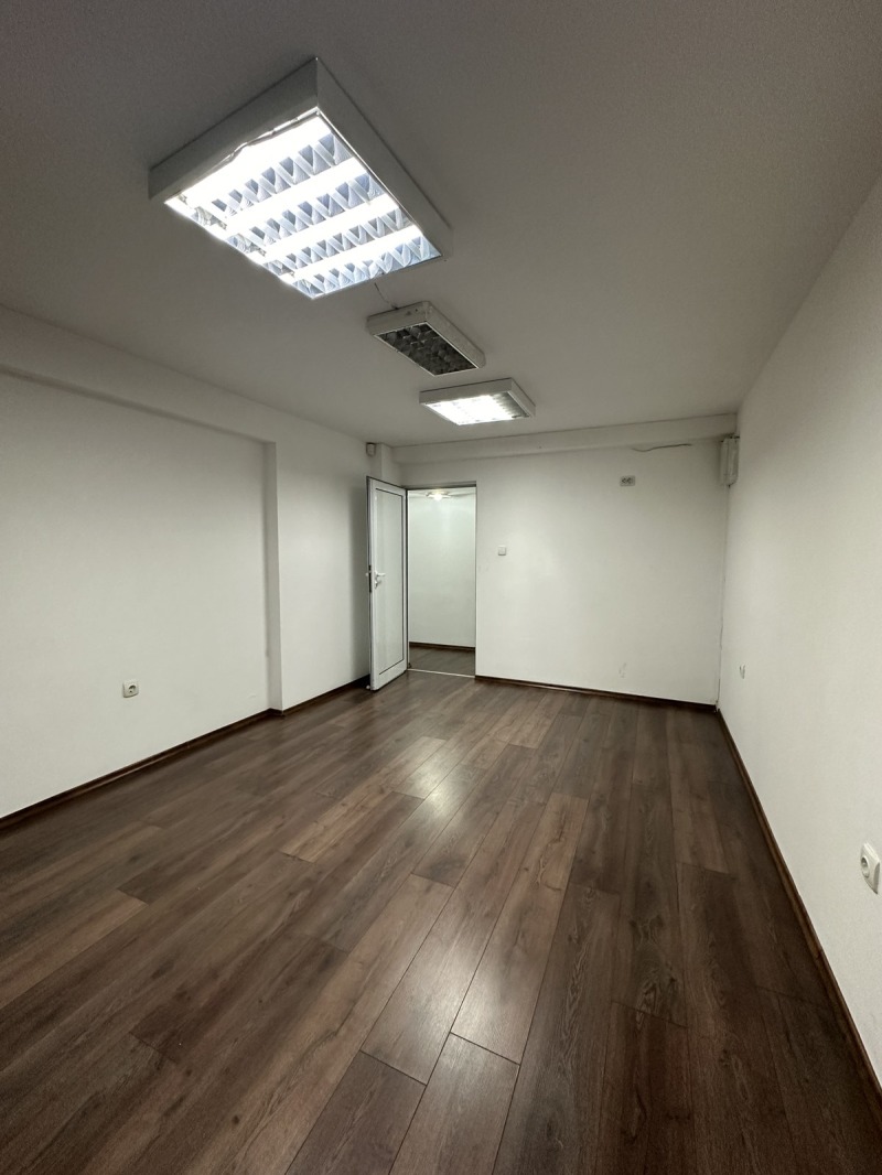 Te huur  Kantoor Sofia , Izgrev , 70 m² | 92991453 - afbeelding [4]