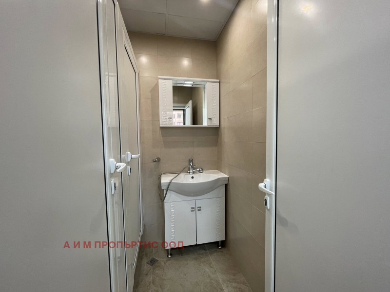 Дава под наем МАГАЗИН, гр. Благоевград, Идеален център, снимка 4 - Магазини - 52404472