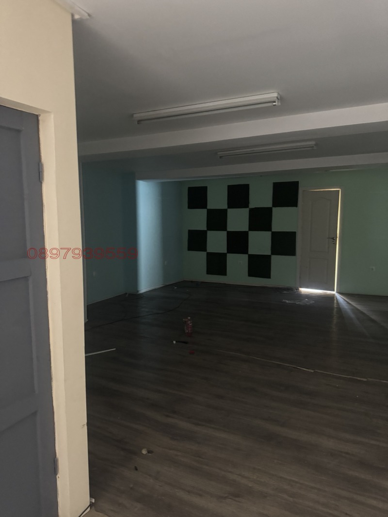 Para alugar  Escritório Sofia , Oborichtche , 480 m² | 61117989 - imagem [11]