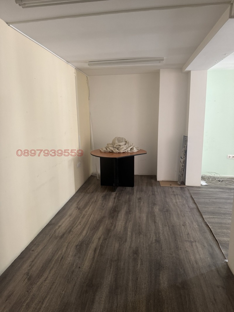 Para alugar  Escritório Sofia , Oborichtche , 480 m² | 61117989 - imagem [9]