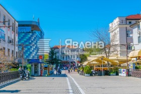 Baari; Kahvila Idealen tsentar, Blagoevgrad 1