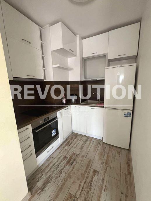 Дава под наем 3-СТАЕН, гр. Варна, Център