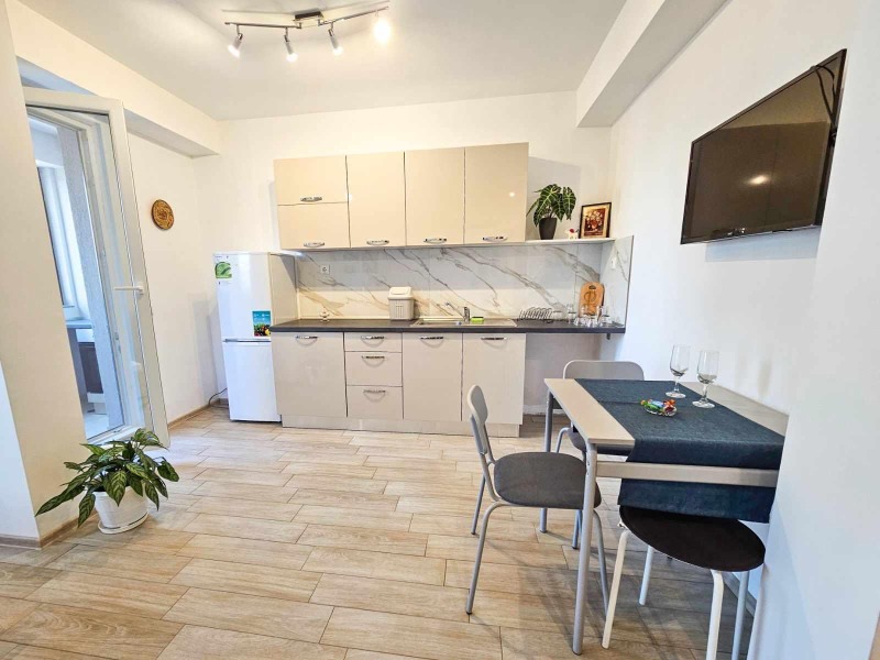 Дава под нем  1-стаен, град Варна, Автогара •  511 € • ID 36723583 — holmes.bg - [1] 