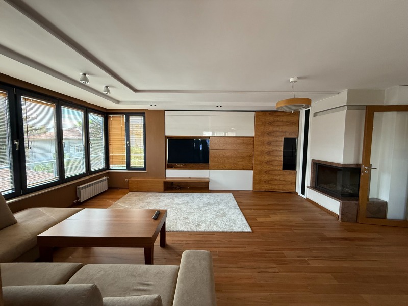 Zu vermieten  3 Schlafzimmer Sofia , Geo Milew , 140 qm | 17907718