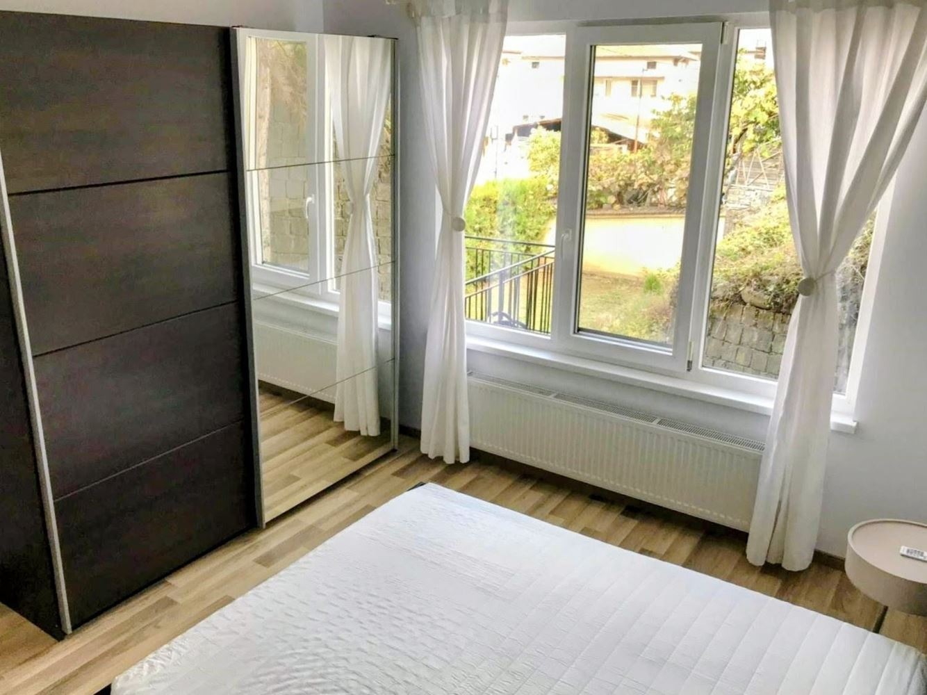 Дава под наем КЪЩА, гр. София, с. Герман, снимка 4 - Къщи - 53888241