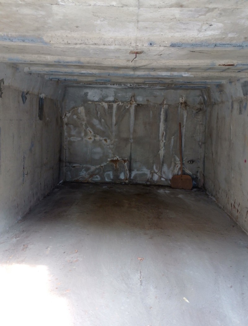 A louer  Garage Sofia , Borovo , 16 m² | 55264790