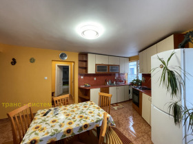 3 soverom Tsentar, Burgas 1