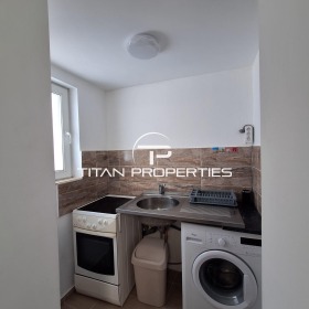 1 quarto Mladejki Halm, Plovdiv