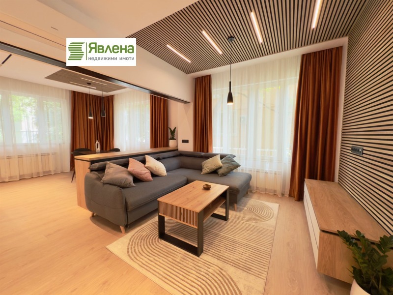 Дава под наем  4-стаен град София , Център , 120 кв.м | 44200008