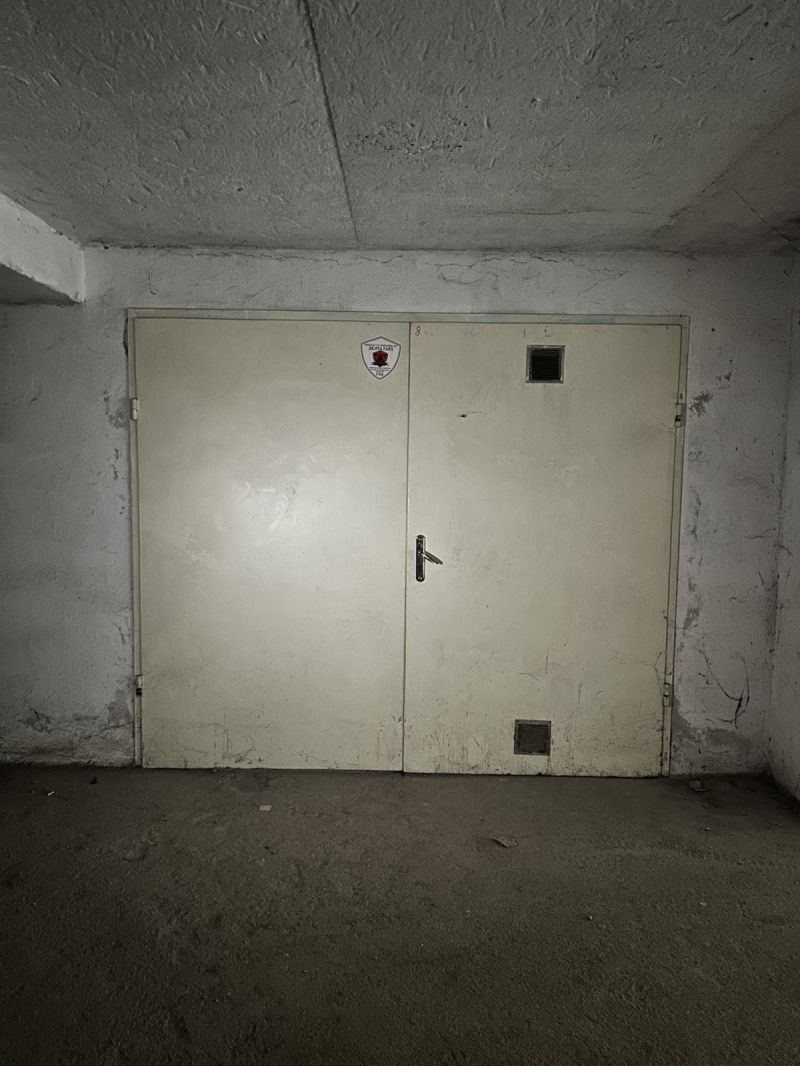 Дава под наем ГАРАЖ, ПАРКОМЯСТО, гр. Велико Търново, Колю Фичето, снимка 3 - Гаражи и паркоместа - 52224352