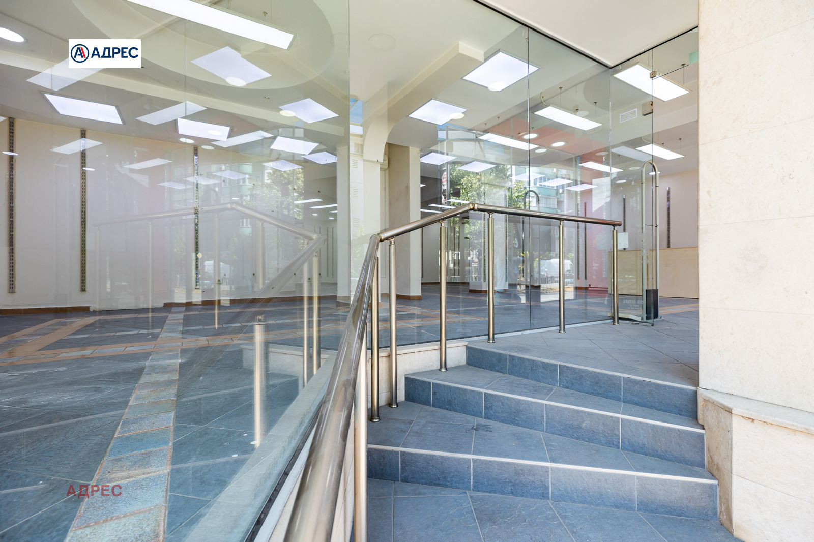 Дава под наем МАГАЗИН, гр. Варна, ВИНС-Червен площад, снимка 3 - Магазини - 53870829