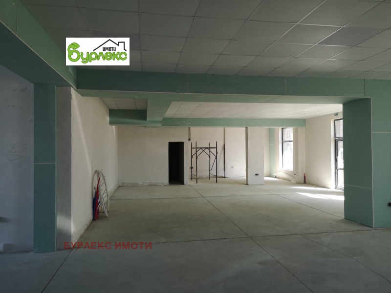 Дава под нем  Магазин, град Варна, Кайсиева градина • 1 855 EUR • ID 82312956 — holmes.bg - [1] 