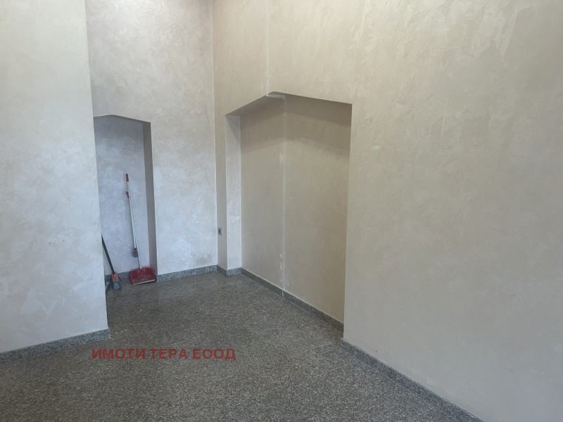 Дава под Наем МАГАЗИН в град Варна, Център - 16 кв.м / 400 € » 782.33 лв., ИМОТИ ТЕРА ЕООД