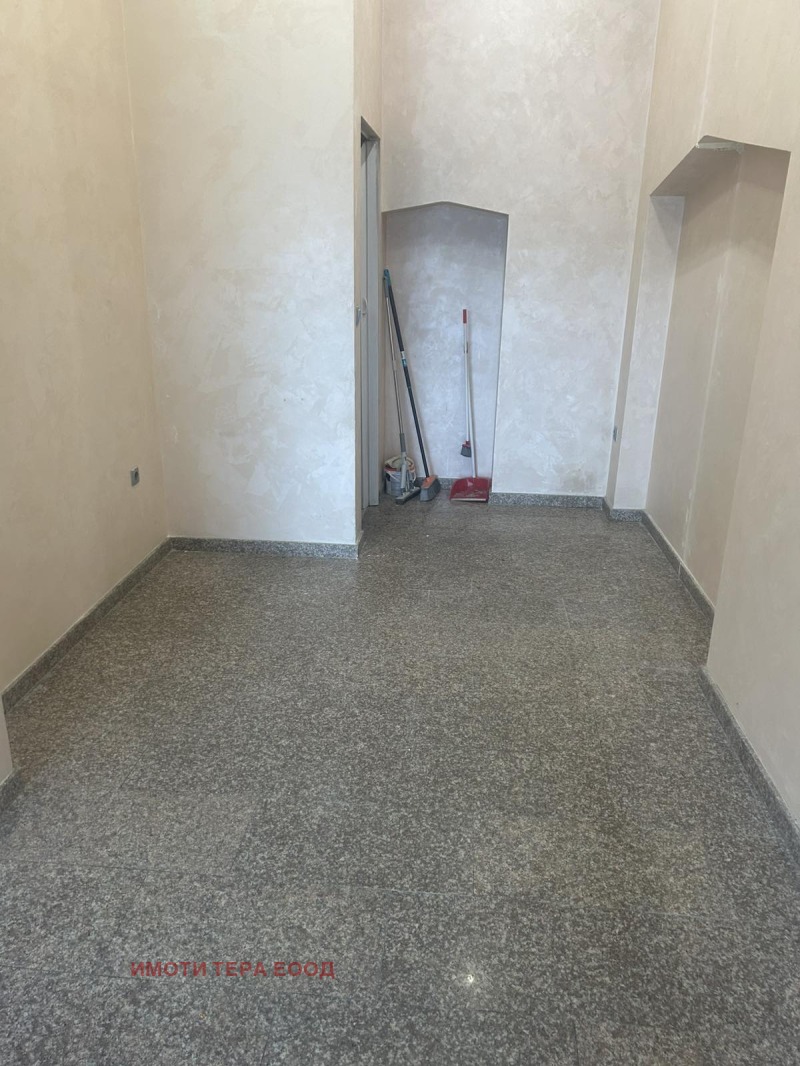 Дава под наем МАГАЗИН, гр. Варна, Център, снимка 3 - Магазини - 53260144