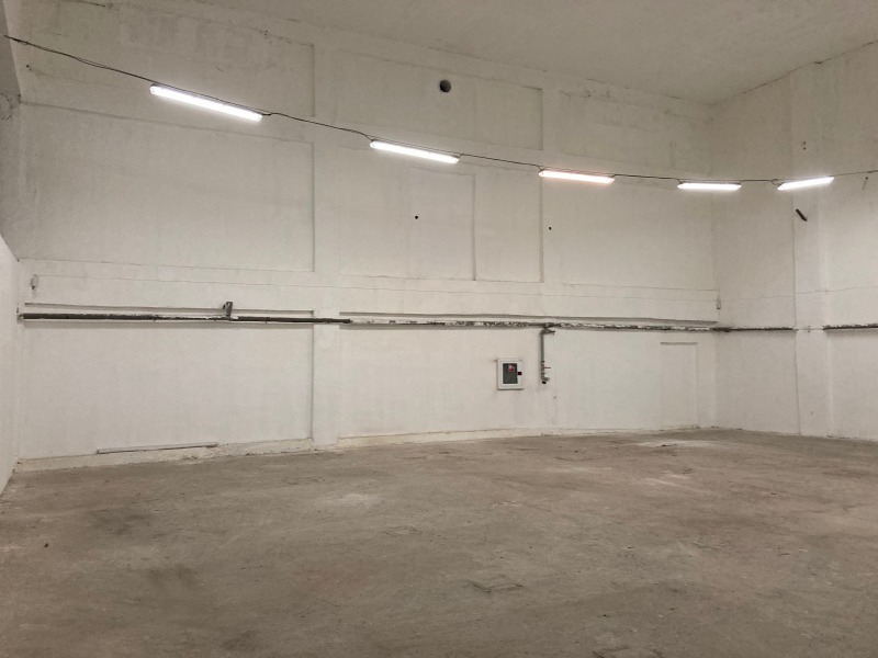 Para alugar  Armazenar Sofia , Gorubliane , 240 m² | 51778230