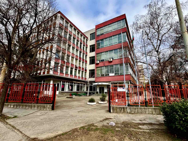 Kiralık  Endüstriyel bina Ruse , Centralen yujen rayon , 1152 metrekare | 42018985