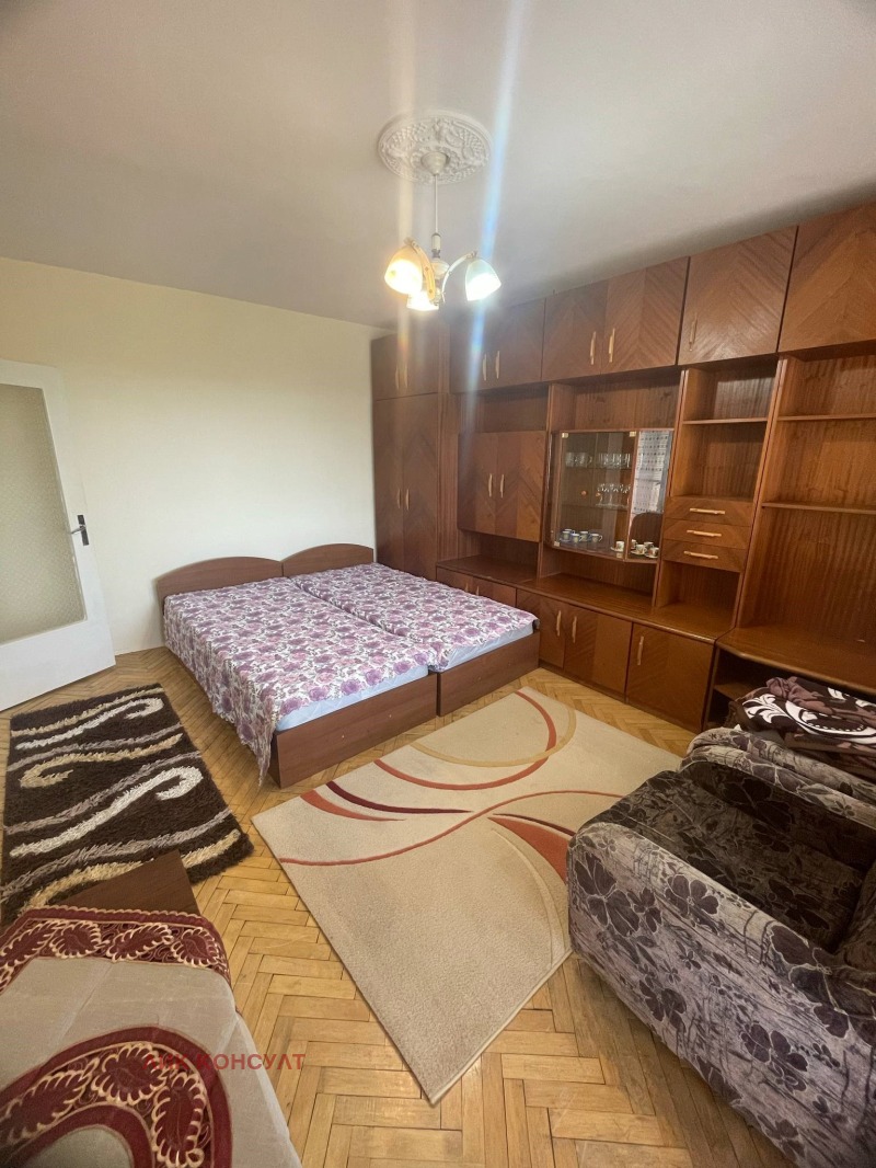 Издаје се  1 спаваћа соба Тарговиште , Центар , 65 м2 | 38913860 - слика [2]