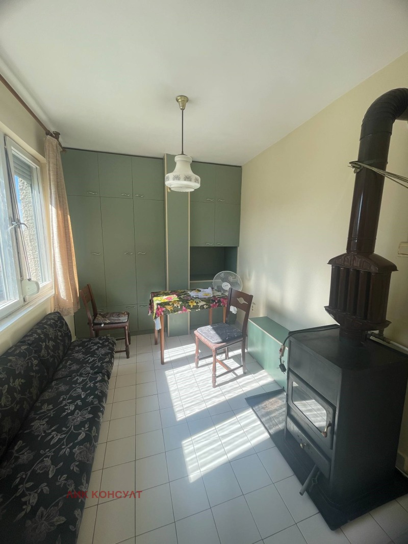 Издаје се  1 спаваћа соба Тарговиште , Центар , 65 м2 | 38913860 - слика [4]