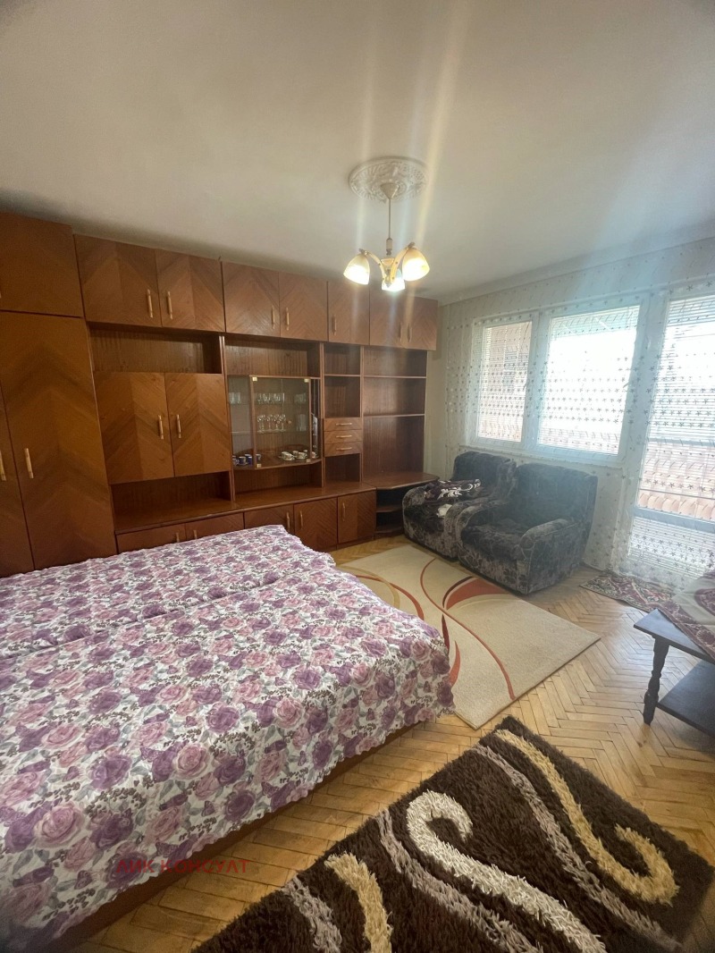 Издаје се  1 спаваћа соба Тарговиште , Центар , 65 м2 | 38913860 - слика [3]