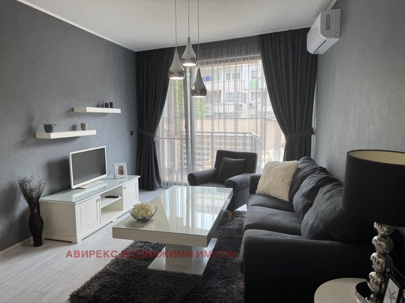 Para alugar  1 quarto Plovdiv , Karchiiaka , 70 m² | 89483738
