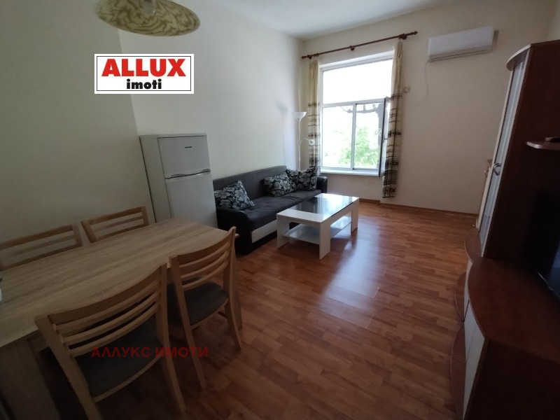 Дава под нем  2-стаен, град Русе, Център •  280 EUR • ID 28479021 — holmes.bg - [1] 