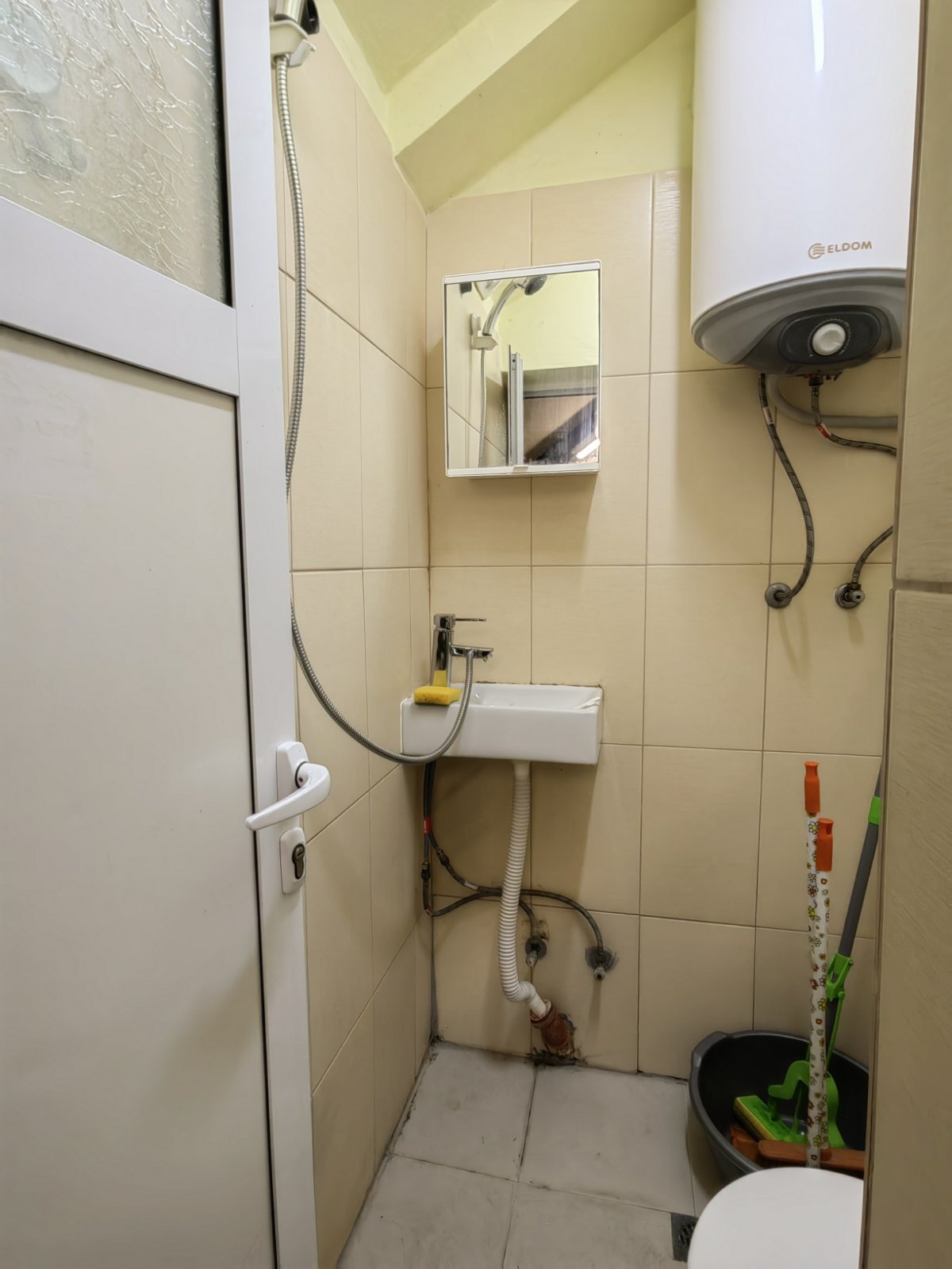 Дава под наем АТЕЛИЕ, ТАВАН, гр. Варна, Гръцка махала, снимка 7 - Апартаменти - 53979466