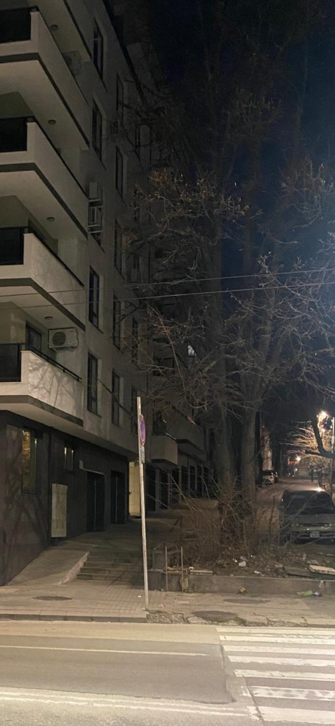 Дава под наем ГАРАЖ, ПАРКОМЯСТО, гр. Плевен, Идеален център, снимка 2 - Гаражи и паркоместа - 54784083