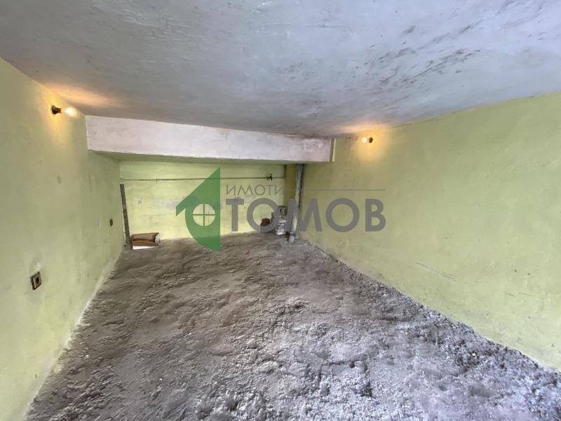 Дава под Наем ГАРАЖ в град Шумен, Център - 21 кв.м / 60 € » 117.35 лв., ИМОТИ ТОМОВ