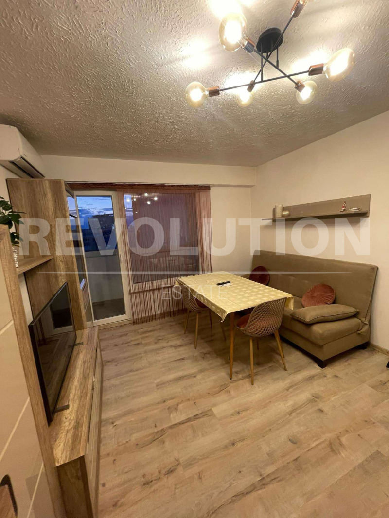 Дава под нем  2-стаен, град Пловдив, Център •  325 EUR • ID 53036741 — holmes.bg - [1] 