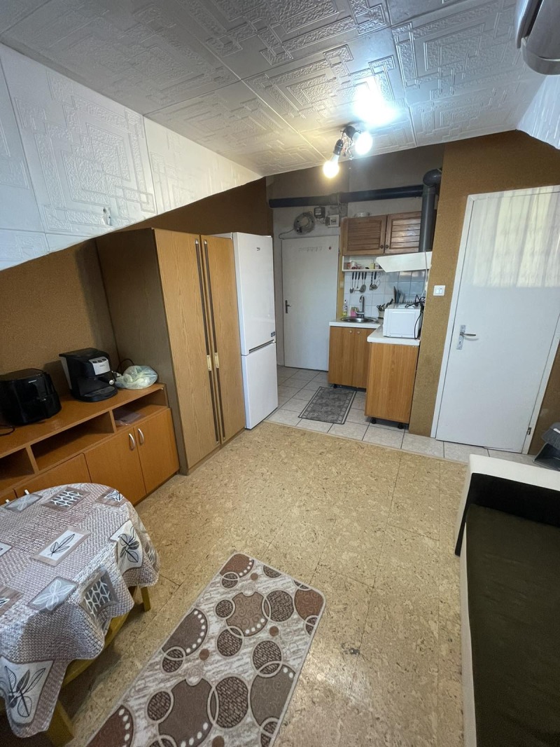 Дава под нем  1-стаен, град София, Надежда 1 •  260 EUR • ID 70213793 — holmes.bg - [1] 