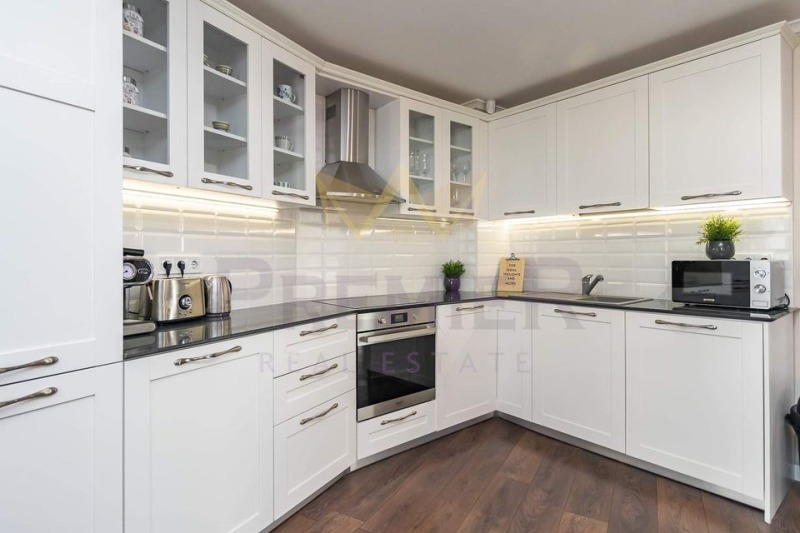 Дава под наем 3-СТАЕН, гр. Варна, Център