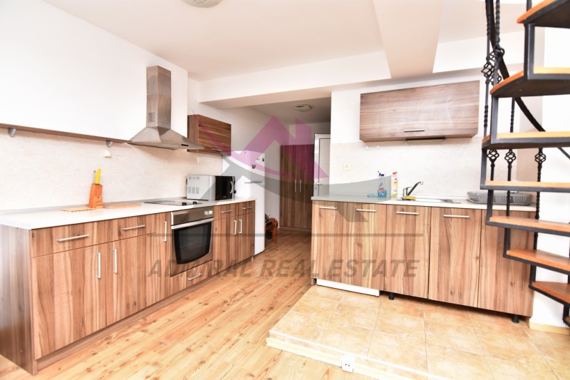 Дава под Наем МЕЗОНЕТ в град Варна, Център - 125 кв.м / 1 000 € » 1 955.83 лв., АДМИРАЛ РИЪЛ ЕСТЕЙТ ЕООД