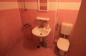 Huone Zona B-5, Sofia 3