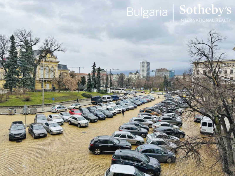Дава под Наем ОФИС в град София, Център - 334 кв.м / 7 500 € » 14 668.73 лв., БЪЛГАРИЯ СОТБИС ИНТЕРНЕШЪНЪЛ РИЪЛТИ